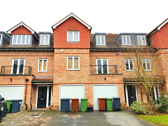 4 Bedroom Town House To Rent In Highbridge Close, Radlett, WD7