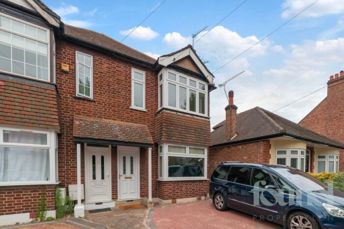 2 Bedroom Flat To Rent In Sinclair Rd, Chingford, E4