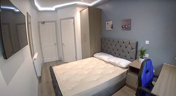 6 Bedroom Flat To Rent In A Ladybarn Lane, Manchester, M14