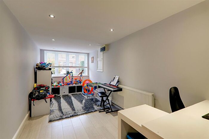5 Bedroom Detached House For Sale In Hillside Avenue, Broadwater, Worthing, BN14