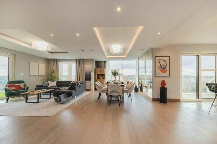 3 Bedroom Flat To Rent In Juniper Drive, London, SW18