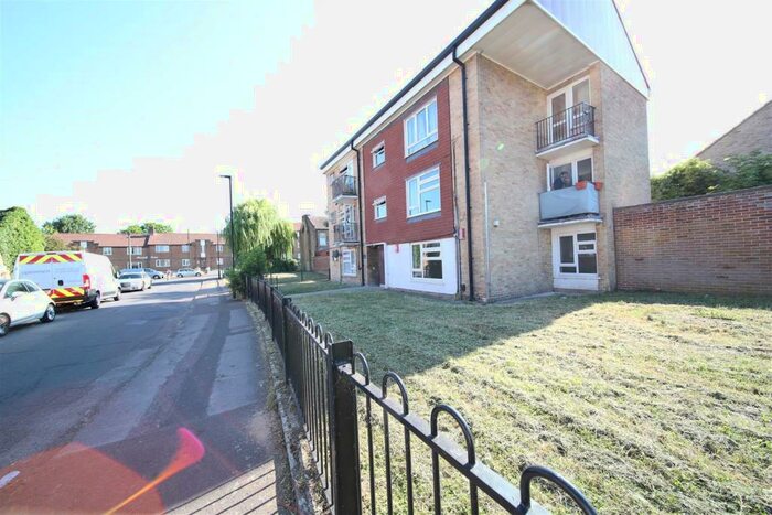 1 Bedroom Flat To Rent In Cherry Road, Enfield, EN3