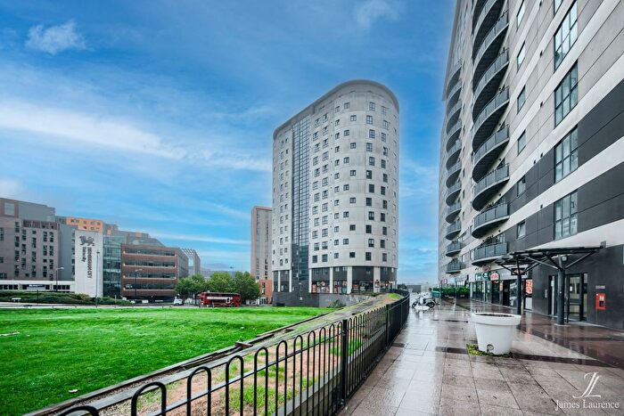 2 Bedroom Flat For Sale In Hive Apartments, Masshouse Plaza, Birmingham City Centre, B5