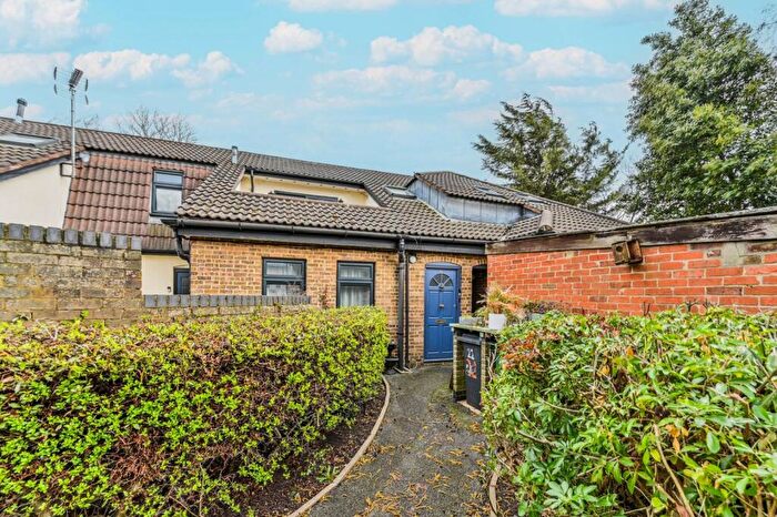 1 Bedroom Flat To Rent In Cherry Close, Walthamstow Village, Walthamstow, London, E17