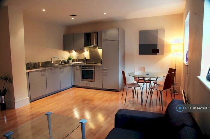 1 Bedroom Flat To Rent In Lockes Yard, Manchester, M1