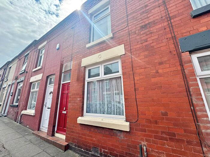 2 Bedroom House To Rent In Oceanic Road, L13