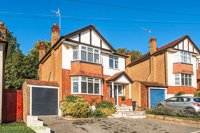 3 Bedroom Detached House For Sale In Mead Way, Coulsdon, CR5