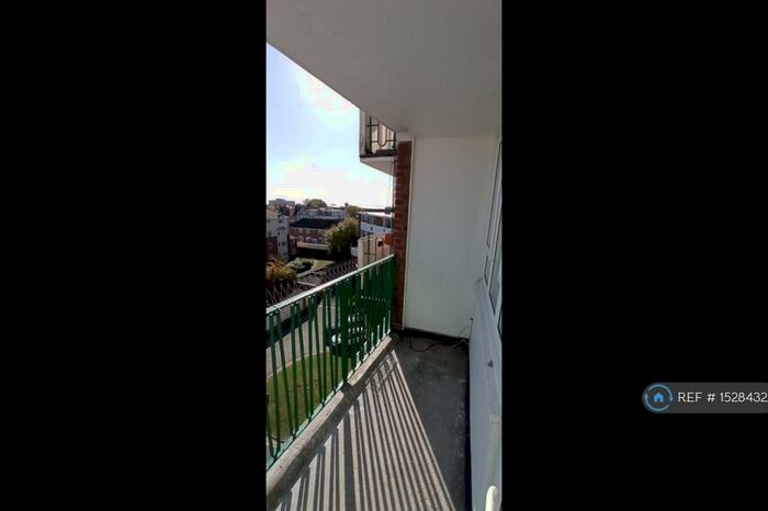 2 Bedroom Flat To Rent In London Road, Westcliff-On-Sea, SS0