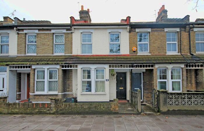 3 Bedroom Property To Rent In Chertsey Road, St Margarets, Twickenham, TW1