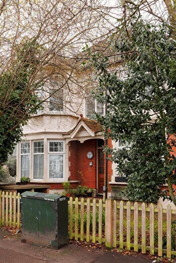 1 Bedroom Flat For Sale In Belgrave Road, Wanstead, E11