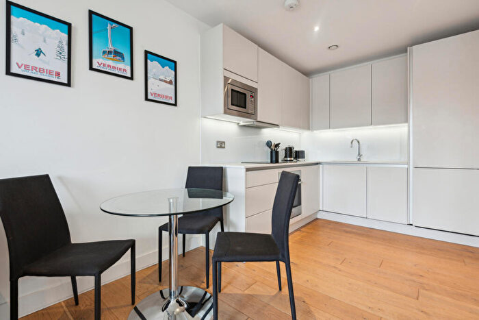 1 Bedroom Flat To Rent In Cobalt Place, Battersea Park, SW11