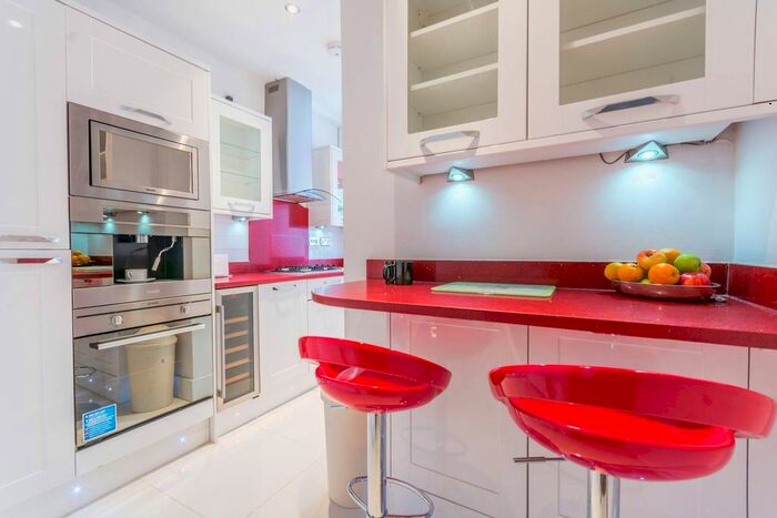 2 Bedroom Flat To Rent In Luxborough Street, Marylebone, London, W1U