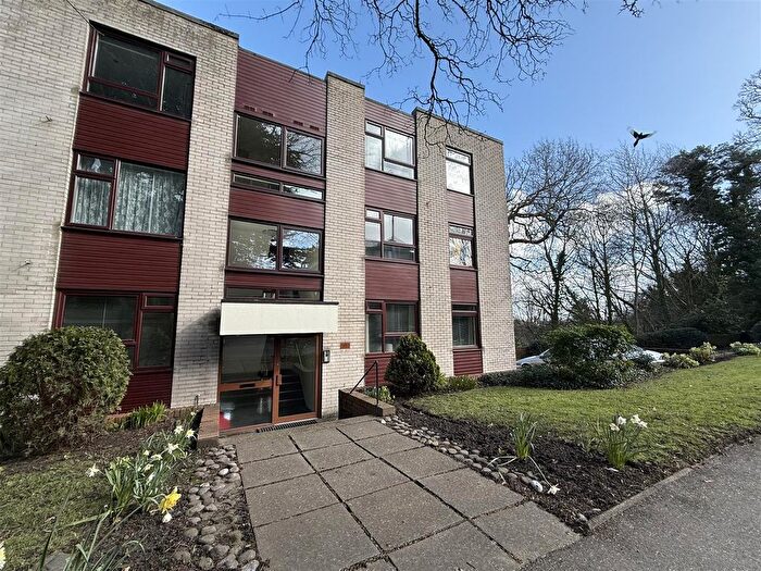 2 Bedroom Flat For Sale In The Mount, Cardiff Road, Llandaff, CF5