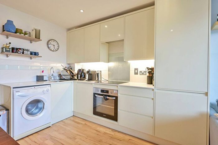 1 Bedroom Flat For Sale In Chapter Way, Colliers Wood, London, SW19