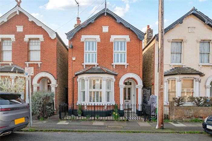 3 Bedroom Detached House For Sale In Caversham Road, Kingston Upon Thames, KT1