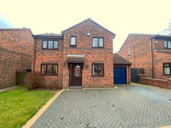 4 Bedroom House To Rent In Woodside Park Drive, Horsforth, Leeds, LS18