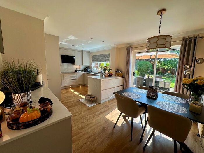 4 Bedroom Detached House For Sale In Tribune Close, Chatteris, PE16