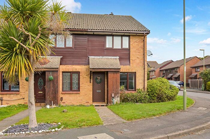 2 Bedroom End Of Terrace House For Sale In Celandine Avenue, Locks Heath, SO31