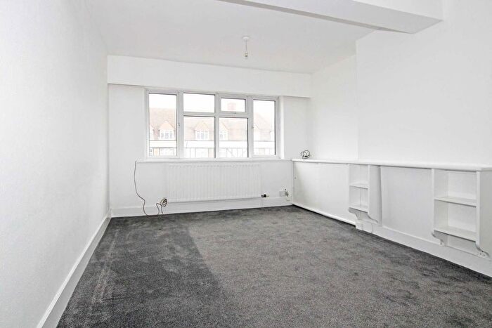 2 Bedroom Flat To Rent In Richmond Road, Richmond, KT2