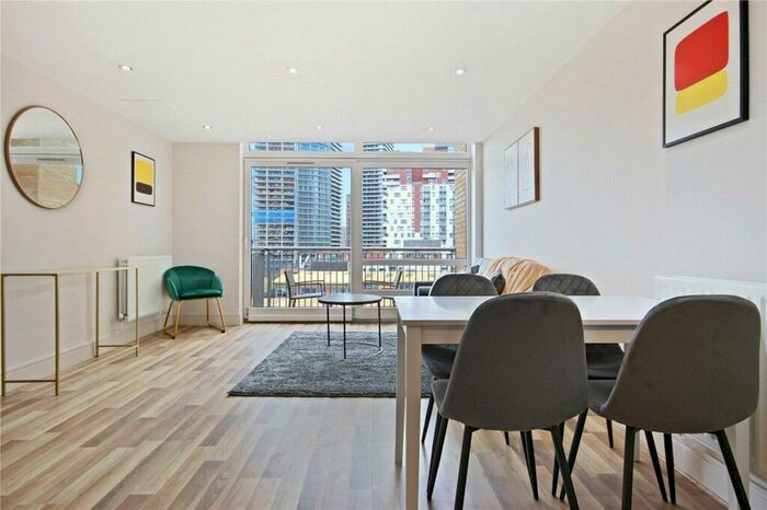 2 Bedroom Apartment To Rent In Cassilis Road, Canary Wharf, London, E14