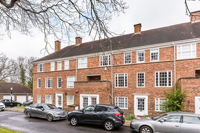 3 Bedroom Flat To Rent In College Road, London, SE21