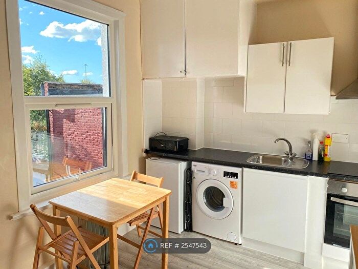 Studio To Rent In Wightman Road, London, N4
