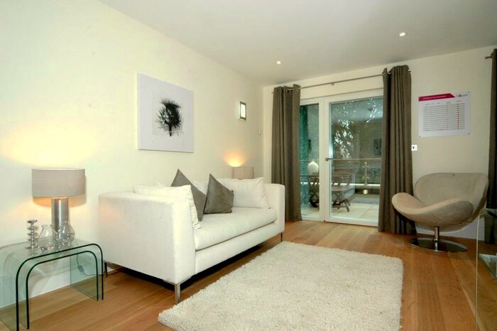 1 Bedroom Flat To Rent In Gabriel House, Islington Green, Islington, London, N1