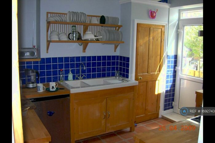 2 Bedroom Maisonette To Rent In Griffin Road, London, SE18