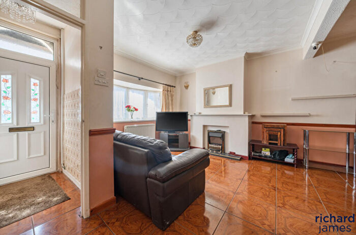 3 Bedroom Terraced House For Sale In Beatrice Street, Gorse Hill, Swindon, SN2