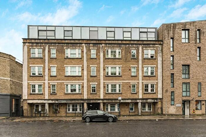 2 Bedroom Cottage For Sale In Hackney Road, London, E2