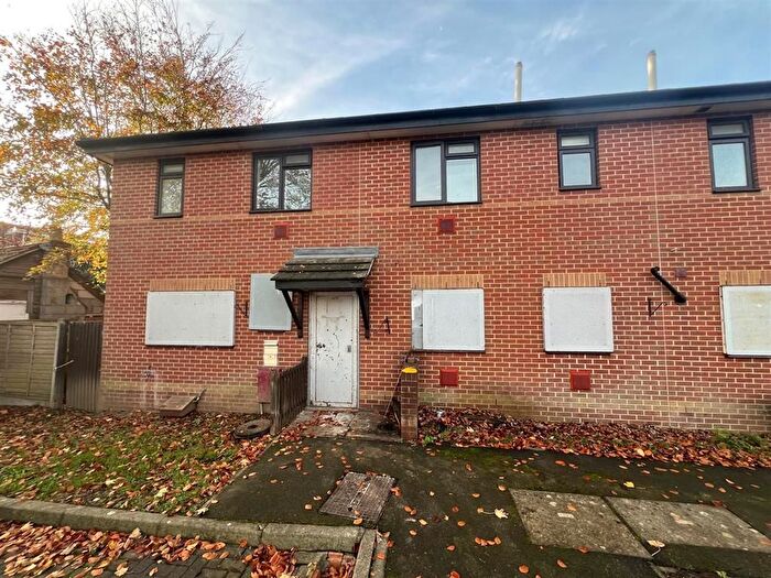 6 Bedroom Semi Detached House For Sale In Scott Trimmer Way, Hounslow, TW3