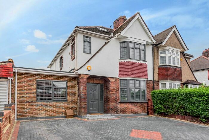 5 Bedroom Semi-Detached House To Rent In Sidcup Road, London, SE12