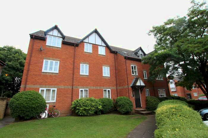 2 Bedroom Flat To Rent In Thetford House, Rembrandt Way, Reading, RG1