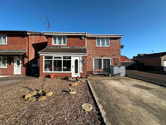 3 Bedroom Link Detached House For Sale In Brackley, Washington, NE37