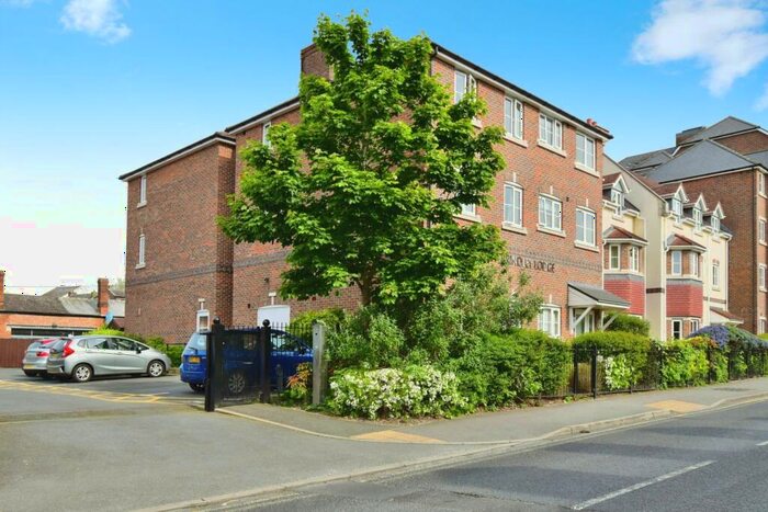 1 Bedroom Apartment For Sale In Hope Road, Sale, Greater Manchester, M33