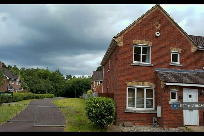 3 Bedroom End Of Terrace House To Rent In Turgis Road, Fleet, GU51