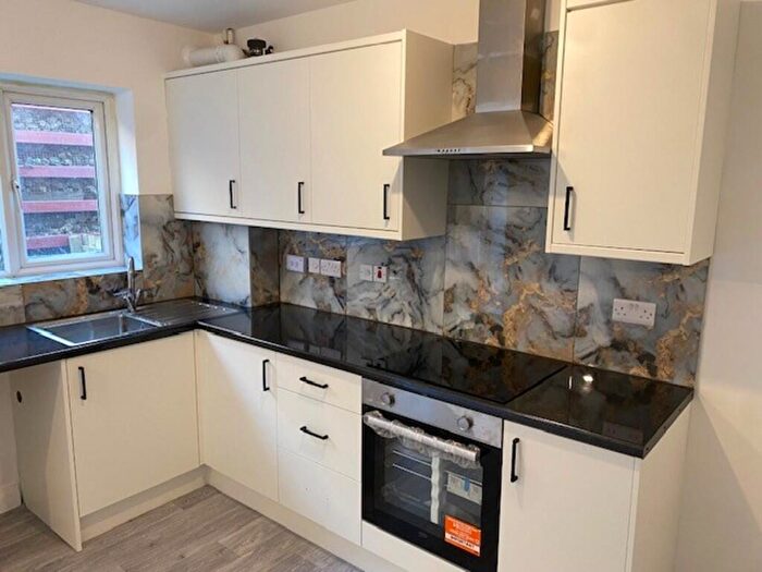 3 Bedroom Town House To Rent In Victoria Court, Longwood, Huddersfield, HD3
