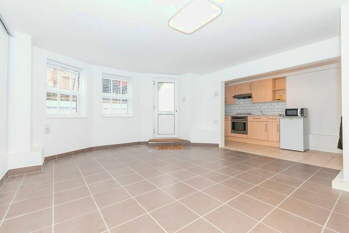 Studio To Rent In Northfield Road, Stoke Newington, N16