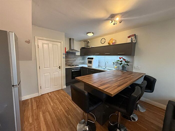 2 Bedroom Flat To Rent In Ackroyd Street, Morley, Leeds, LS27