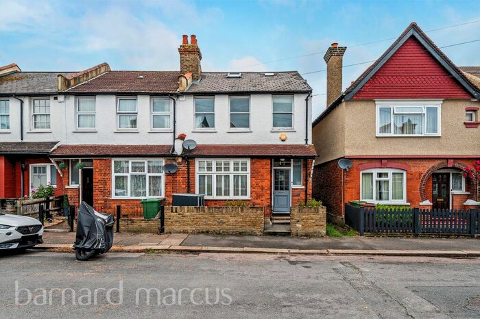 3 Bedroom Flat To Rent In Lodge Road, Wallington, SM6