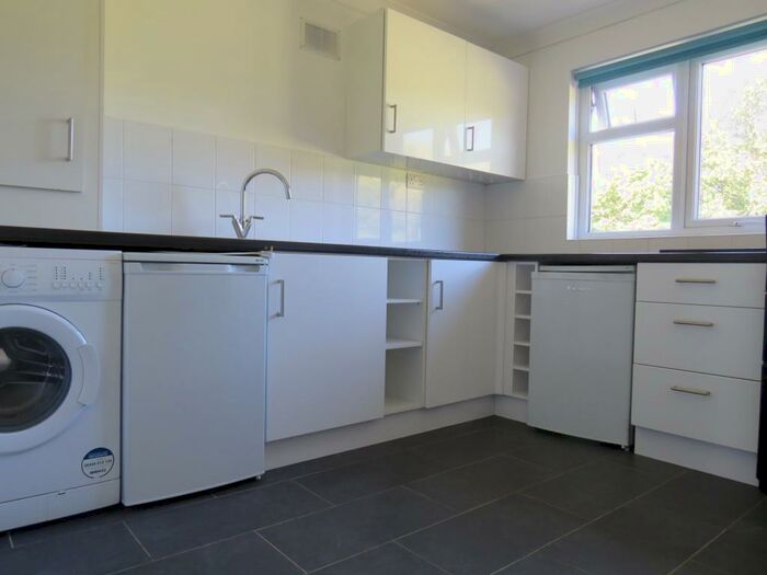 2 Bedroom Flat To Rent In Twycross Walk, Warwick, CV34