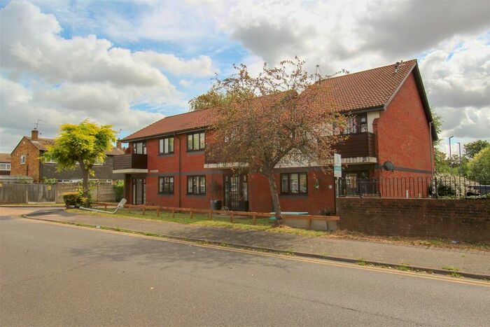 1 Bedroom Flat To Rent In Paget Road, Hillingdon, Uxbridge, UB10