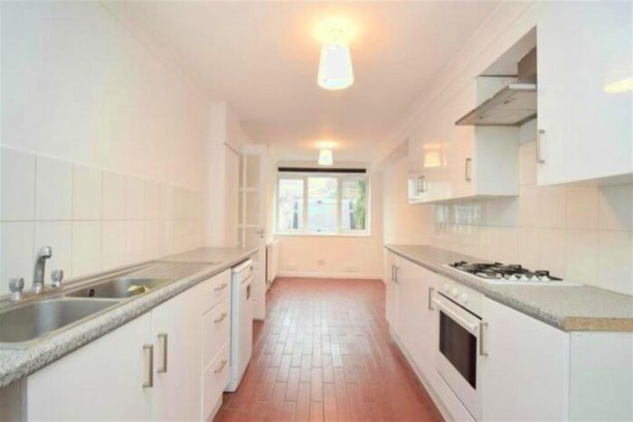 6 Bedroom End Of Terrace House To Rent In Priory Close, Finchley, N3