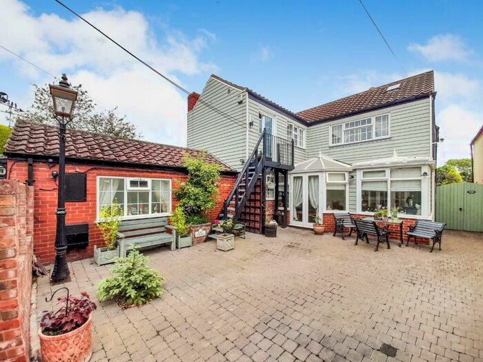 3 Bedroom Detached House For Sale In High Street, Beckingham, Doncaster, DN10