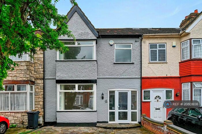 3 Bedroom Terraced House To Rent In Cambridge Road, Ilford, IG3