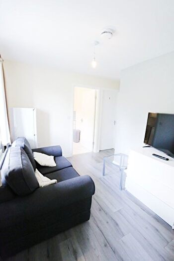 4 Bedroom Flat To Rent In Vanbrugh Lane, Bristol, BS16