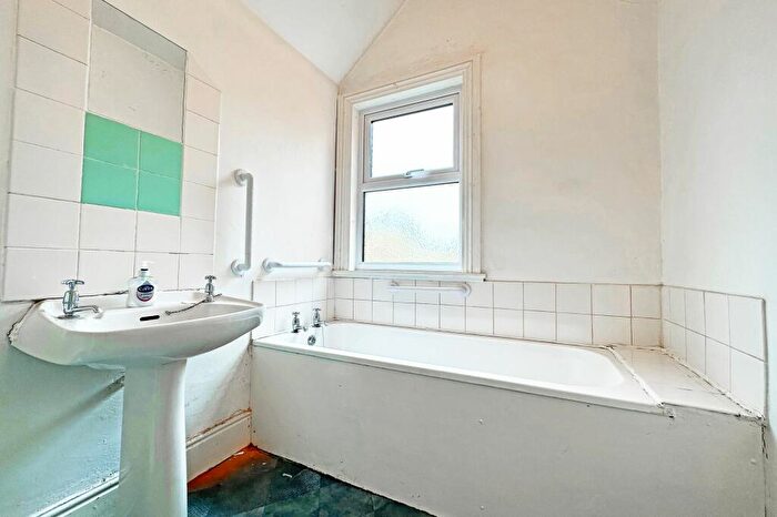2 Bedroom Semi-Detached House For Sale In Kenilworth Road, Knowle, B93