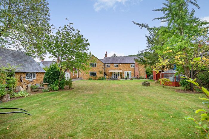 4 Bedroom Detached House For Sale In The Green Warmington Banbury, Oxfordshire, OX17