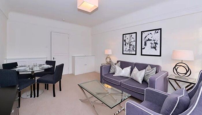 2 Bedroom Flat To Rent In Pelham Court, London, SW3