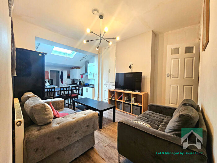 5 Bedroom House To Rent In Dawlish Road, Birmingham, B29